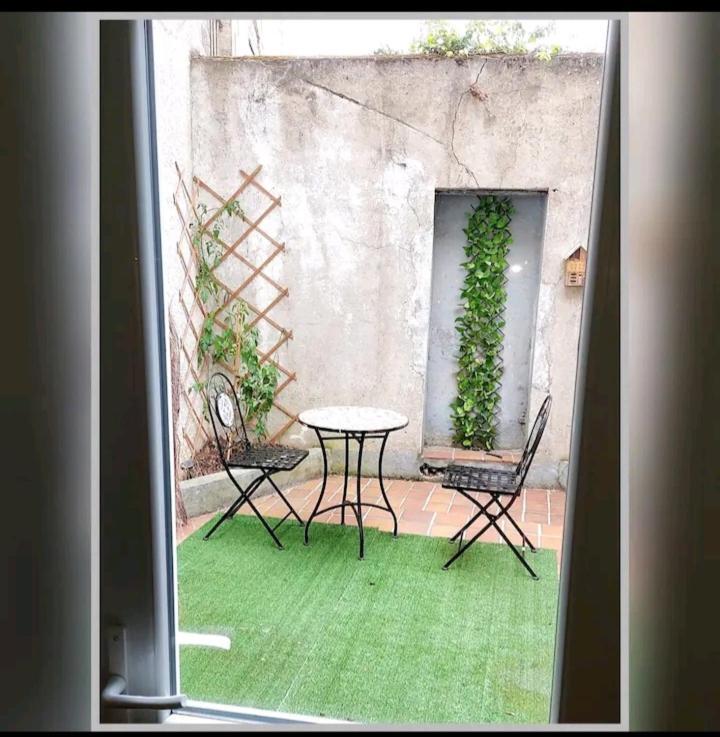 Charmant Deux Pieces Dans Le Vieux Montluçon Exterior foto